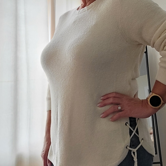 Carve Sweater - Picture 3 of 3